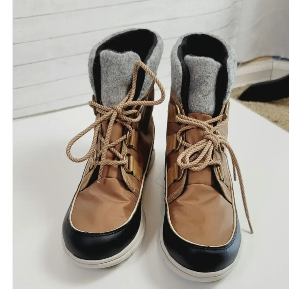 Sorel Explorer Carnival Waterproof Snow Boot in Elk/Dark Stone, sz 9